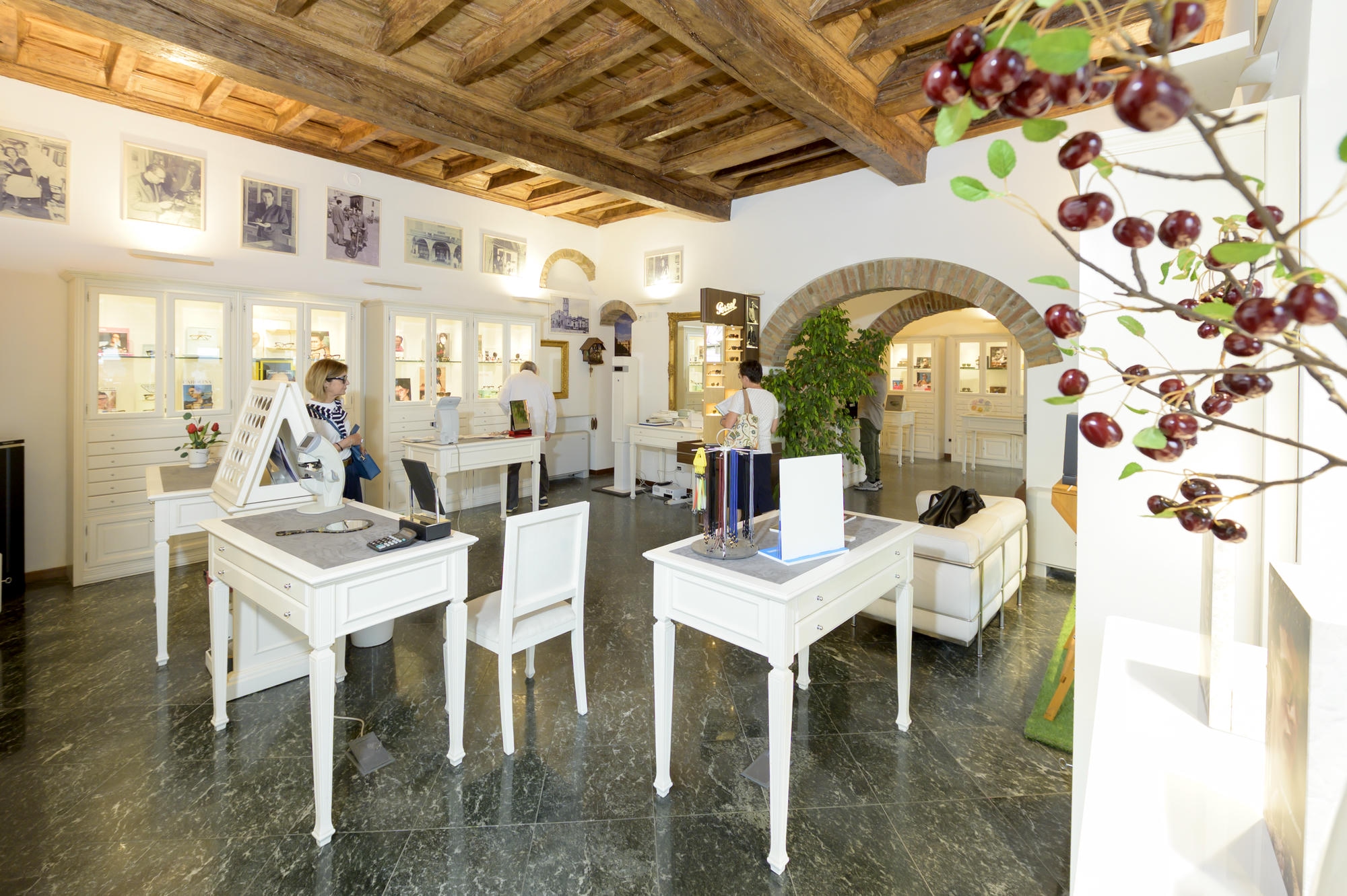 interno negozio ottica ostinelli